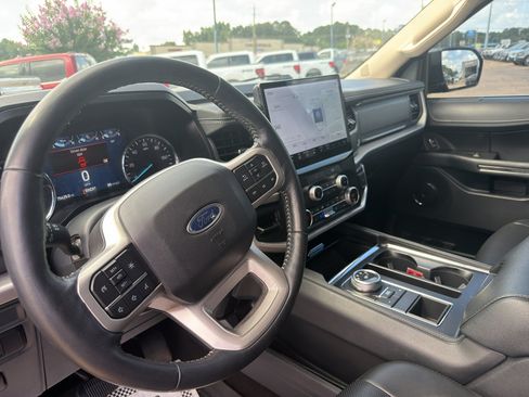 Used 2022 Ford Expedition XLT RWD image 29