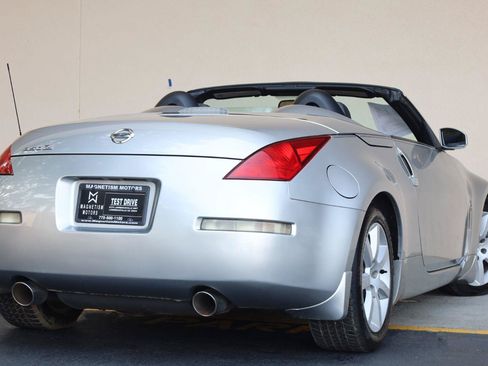 Used 2004 Nissan 350Z Touring RWD image 12