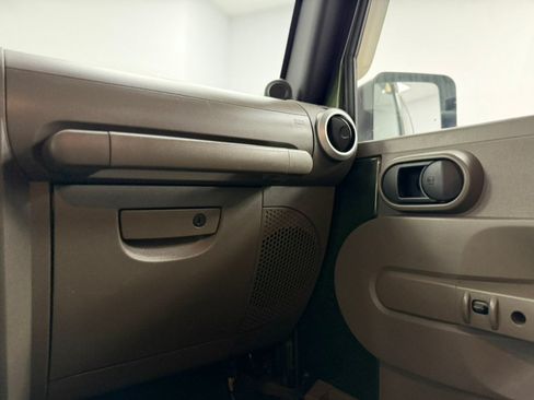 Used 2009 Jeep Wrangler Sahara AWD/4WD image 46