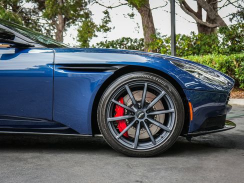 Used 2023 Aston Martin DB11 Volante RWD image 27
