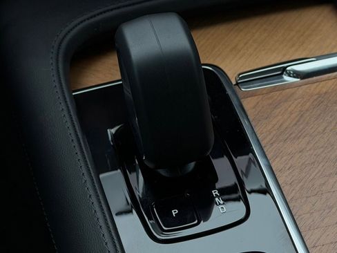 Used 2025 Volvo XC90 T8 Plus w/ Protection Package Premier image 18