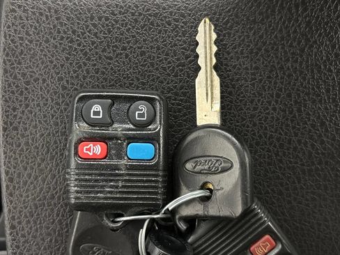 Used 2006 Ford Mustang GT Premium RWD image 30