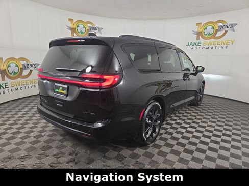 Certified 2024 Chrysler Pacifica Limited w/ S Appearance Package FWD image 10