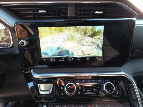 Used 2025 GMC Sierra 2500 Denali w/ Denali Reserve Package image 12