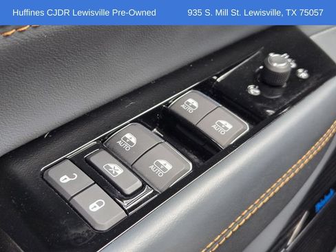 Used 2023 Jeep Grand Wagoneer L Series II w/ Premium Group II AWD/4WD image 31