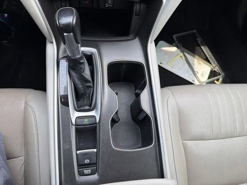 Used 2018 Honda Accord EX-L image 16