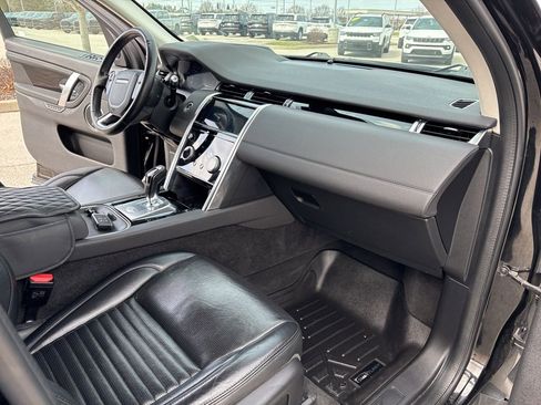Used 2020 Land Rover Discovery Sport SE image 13