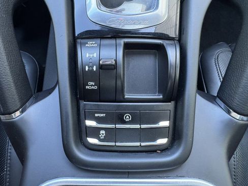 Used 2018 Porsche Cayenne AWD/4WD image 36