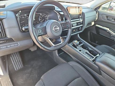 Used 2024 Nissan Pathfinder SV FWD image 12
