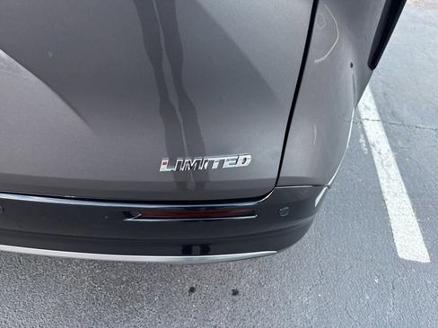 Used 2025 Toyota Sienna Limited image 15