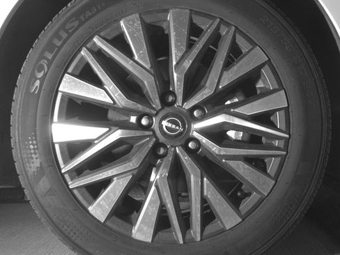 Used 2025 Nissan Altima 2.5 SV FWD image 13