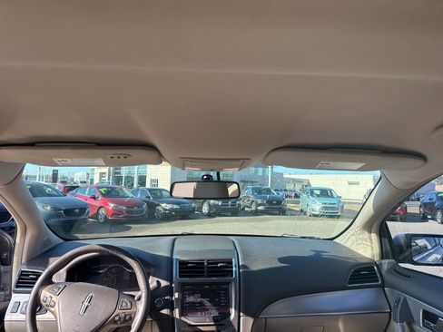 Used 2011 Lincoln MKX AWD image 18