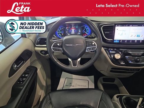 Used 2022 Chrysler Pacifica Touring-L FWD image 16