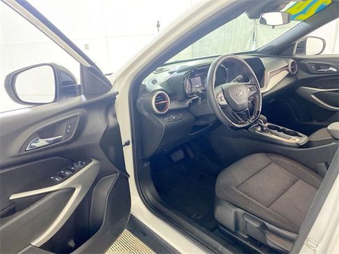 Used 2024 Chevrolet Trax RS image 27