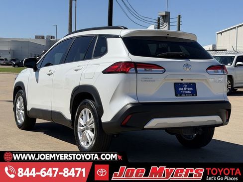 Used 2023 Toyota Corolla Cross LE w/ Moonroof Package image 7