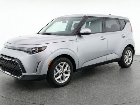 Used 2025 Kia Soul LX w/ LX Technology Package image 3