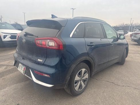 Used 2017 Kia Niro EX image 10