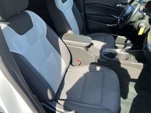 Used 2024 Chevrolet Trax RS FWD image 26