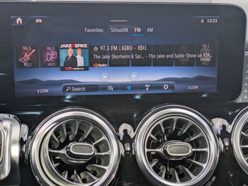 Used 2026 Mercedes-Benz GLB 250 4MATIC image 13