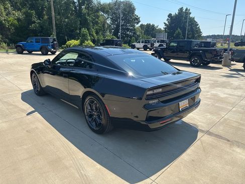 Used 2025 Dodge Charger R/T w/ Quick Order Package 25M R/T image 5