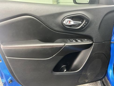 Used 2019 Jeep Cherokee Trailhawk image 15