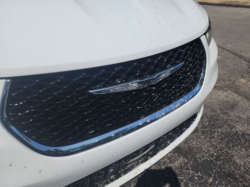 New 2026 Chrysler Pacifica Select image 28