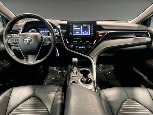 Used 2023 Toyota Camry SE w/ Cold Weather Package image 16