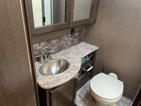 Used 2018 Ford E-450 and Econoline 450 Super Duty w/ Motorhome Prep Package image 33