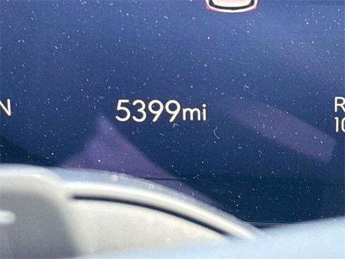 Certified 2025 Buick Envision Avenir image 33