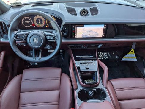 Certified 2025 Porsche Cayenne Turbo AWD/4WD image 21