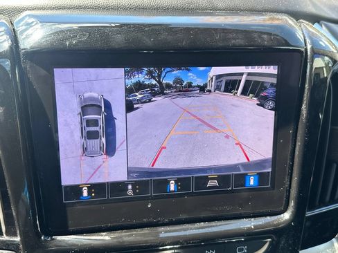 Used 2024 Chevrolet Traverse RS FWD image 20