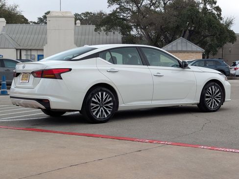 Used 2025 Nissan Altima 2.5 SV image 4