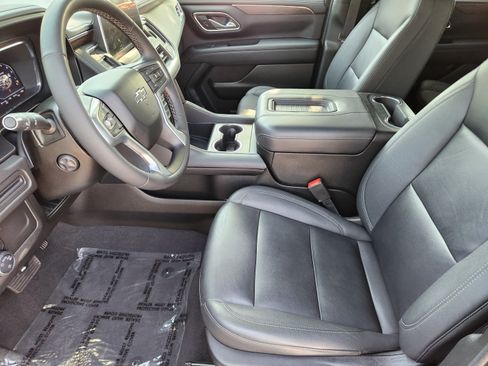Used 2023 Chevrolet Suburban Z71 w/ Luxury Package AWD/4WD image 5