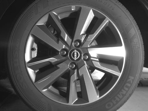 Used 2025 Nissan Versa SV image 14