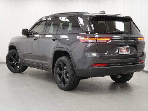 Certified 2023 Jeep Grand Cherokee Limited w/ Black Appearance Package image 14