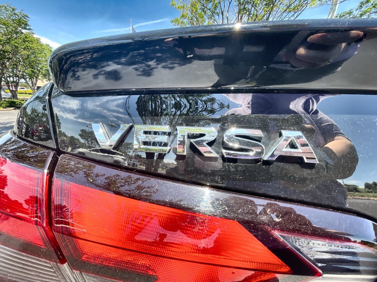 Used 2024 Nissan Versa SR FWD image 28