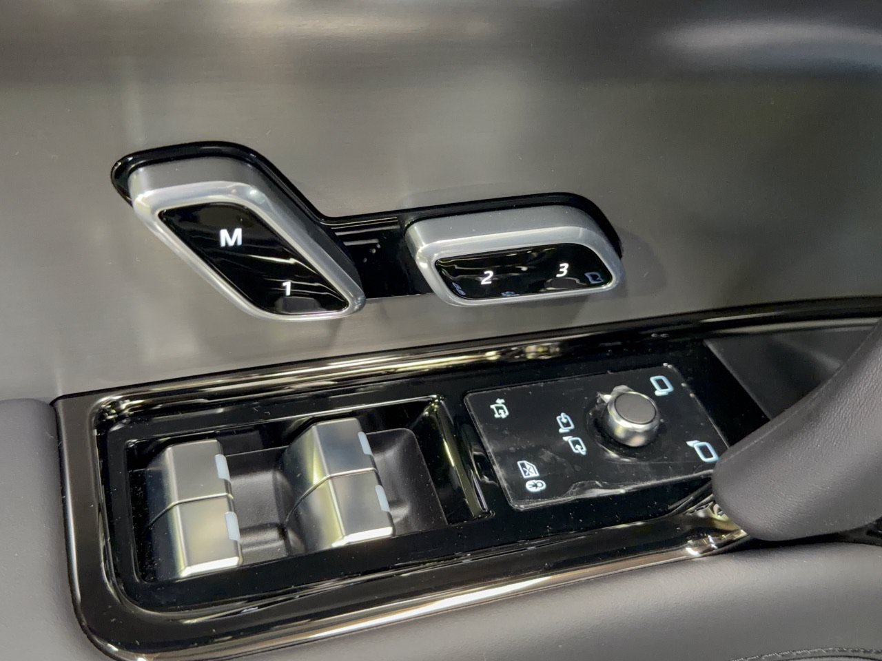 New 2026 Land Rover Range Rover Sport SE AWD/4WD image 16