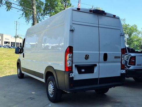 Used 2024 RAM ProMaster 2500 w/ Convenience Group FWD image 7