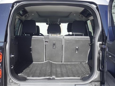 Used 2020 Land Rover Defender 110 SE image 31