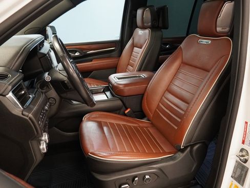Used 2023 GMC Yukon Denali Ultimate image 3