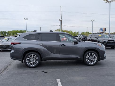Used 2024 Toyota Highlander Platinum AWD/4WD image 9