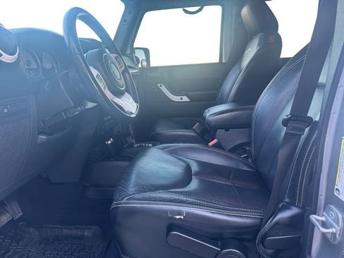 Used 2014 Jeep Wrangler Unlimited Sahara image 9