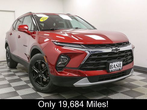 Used 2023 Chevrolet Blazer LT w/ Convenience Package AWD/4WD image 2