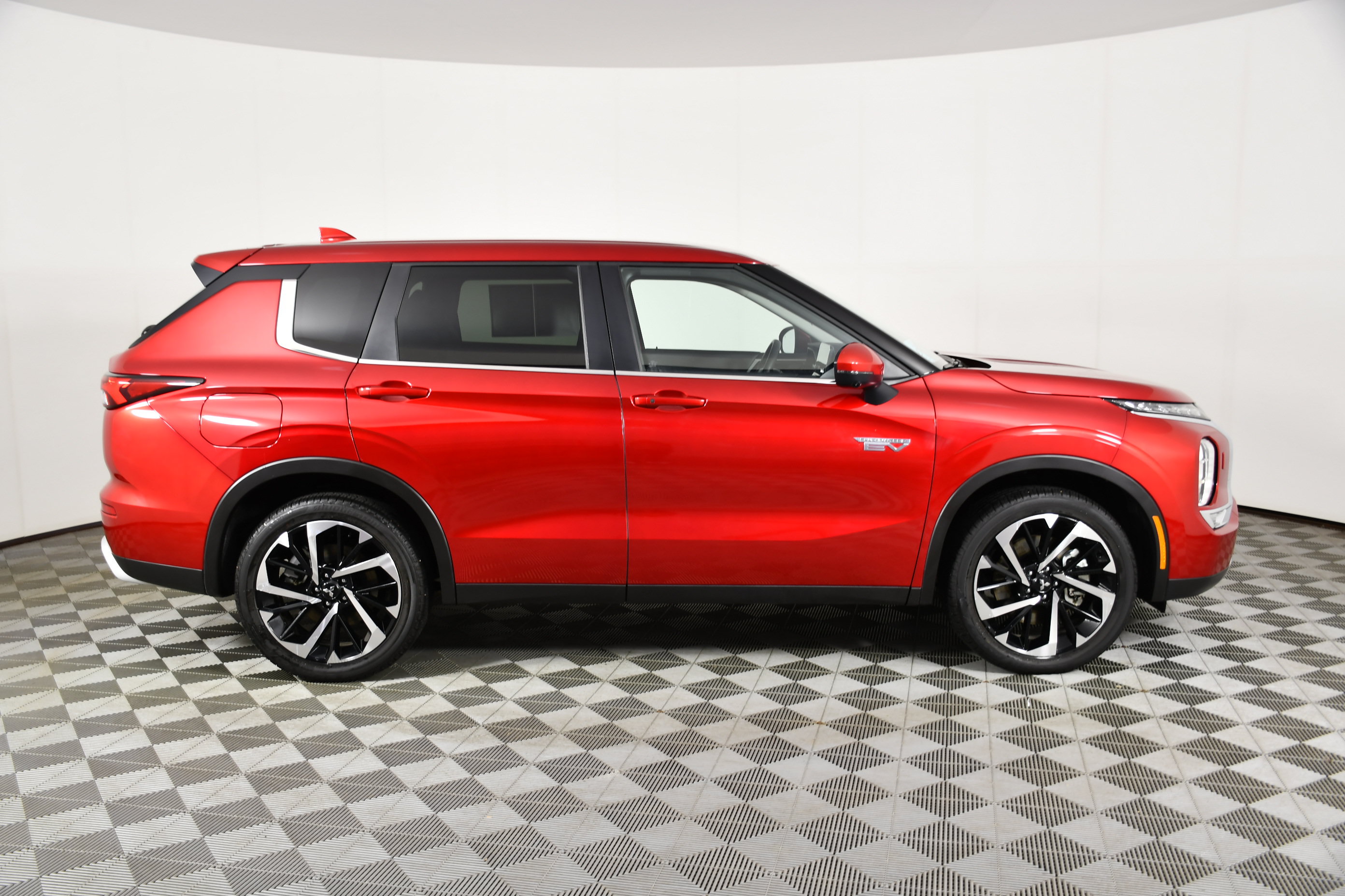 Used 2025 Mitsubishi Outlander SE AWD/4WD image 5