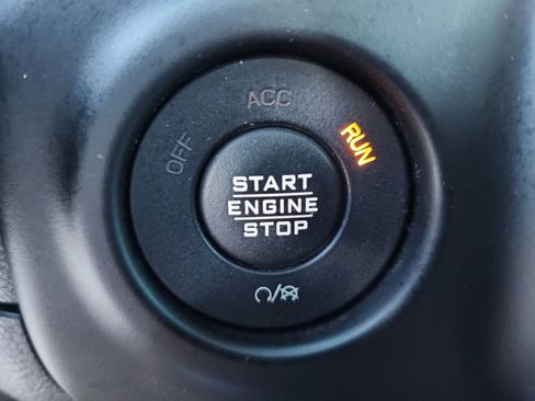 Used 2020 Jeep Wrangler Unlimited Sahara image 31