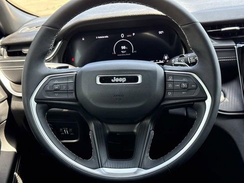 Used 2024 Jeep Grand Cherokee Laredo X w/ Luxury Tech Group I AWD/4WD image 13