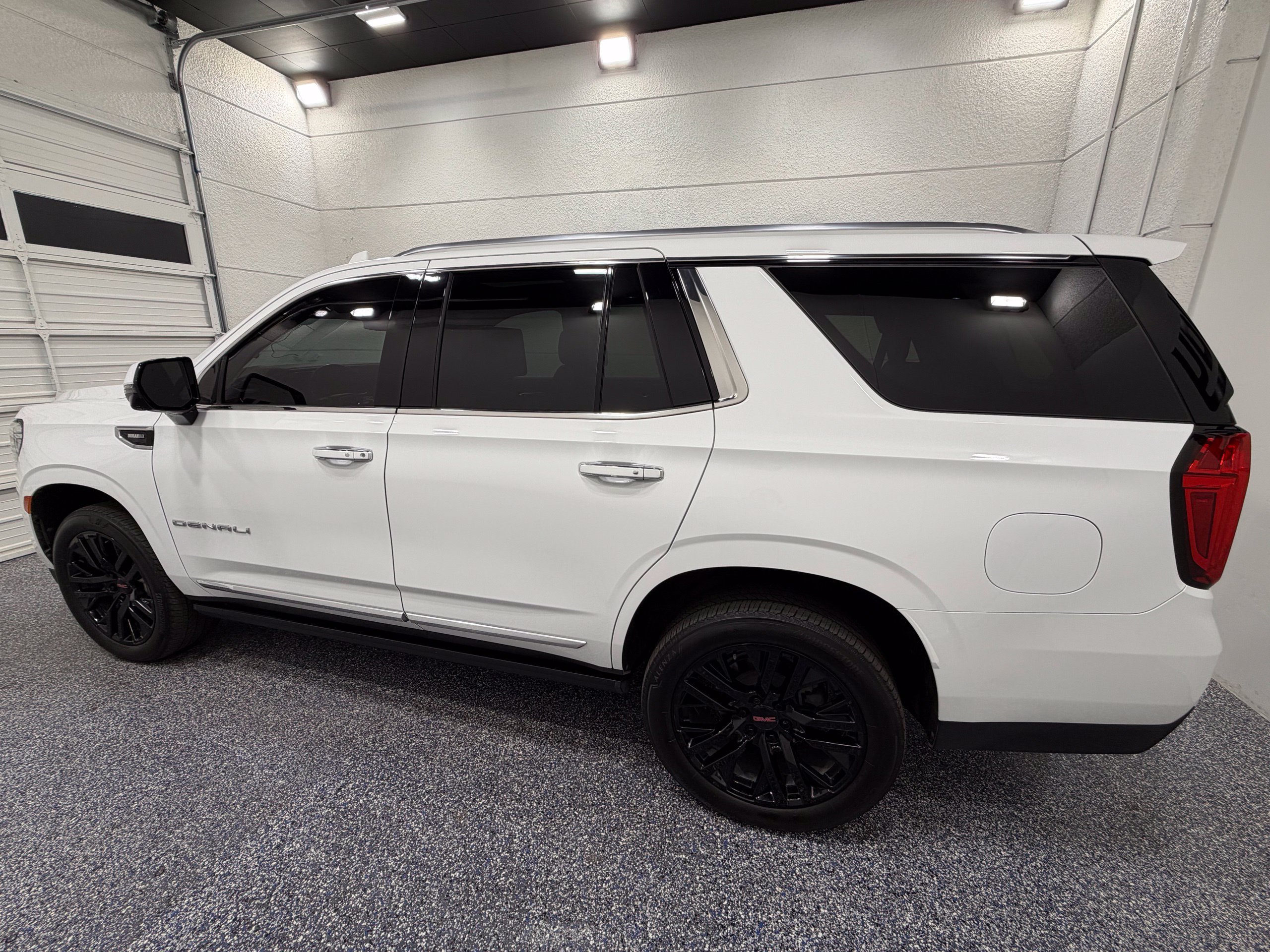 Used 2021 GMC Yukon Denali AWD/4WD image 3