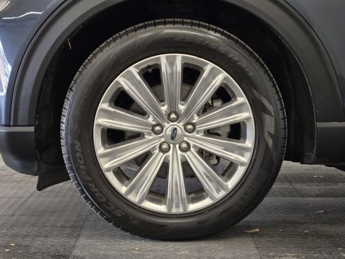 Certified 2023 Ford Explorer Limited w/ Limited Technology Package RWD image 10