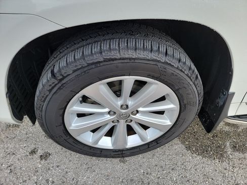 Used 2013 Toyota Highlander Limited AWD/4WD image 9
