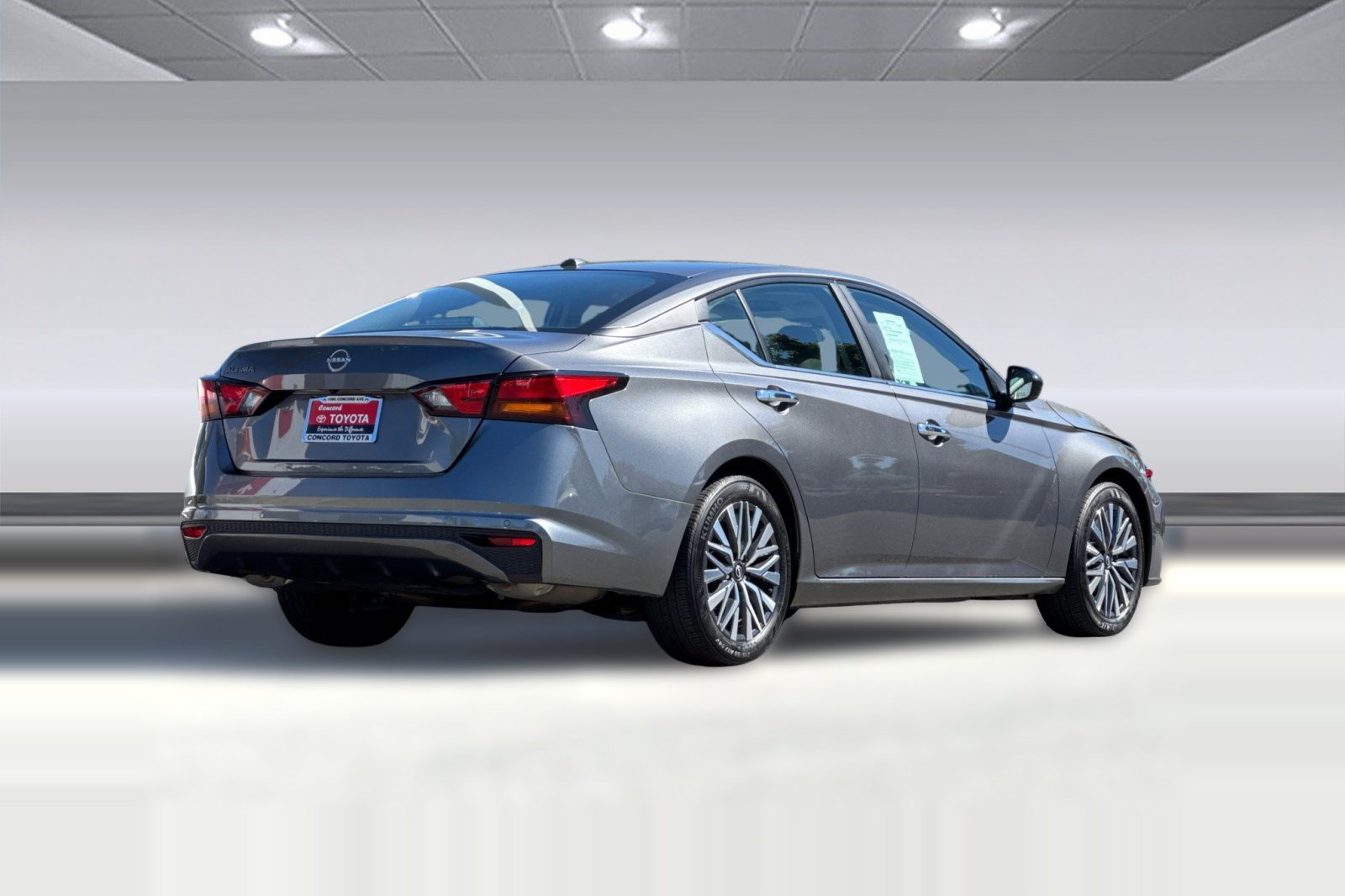 Used 2025 Nissan Altima 2.5 SV FWD image 9